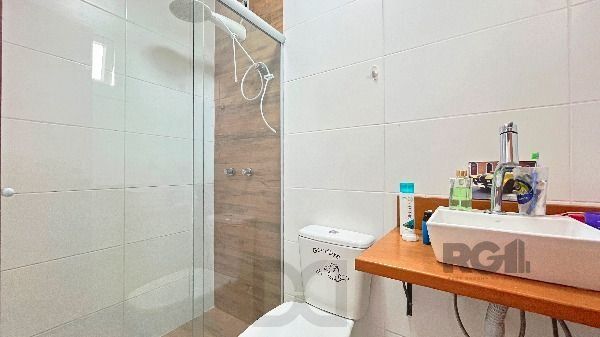 Casa em Porto Alegre, no bairro Guarujá, com 3 dormitório(s), e 3 banheiros, à venda. — foto 31