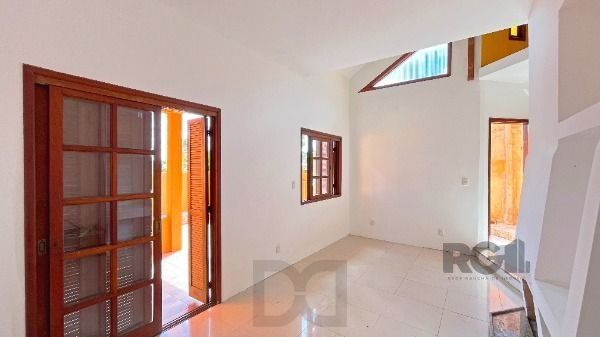 Casa para Venda - 144m², 2 dormitórios, 2 vagas - Lomba do Pinheiro — foto 13