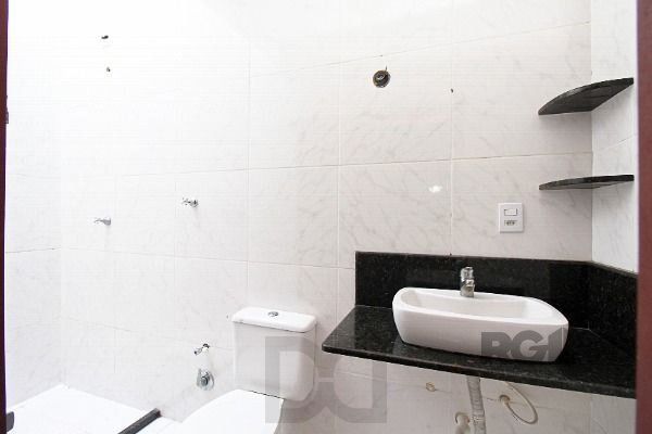 Casa em Porto Alegre, no bairro Aberta dos Morros, com 2 dormitório(s), e 2 banheiros, à venda. — foto 14
