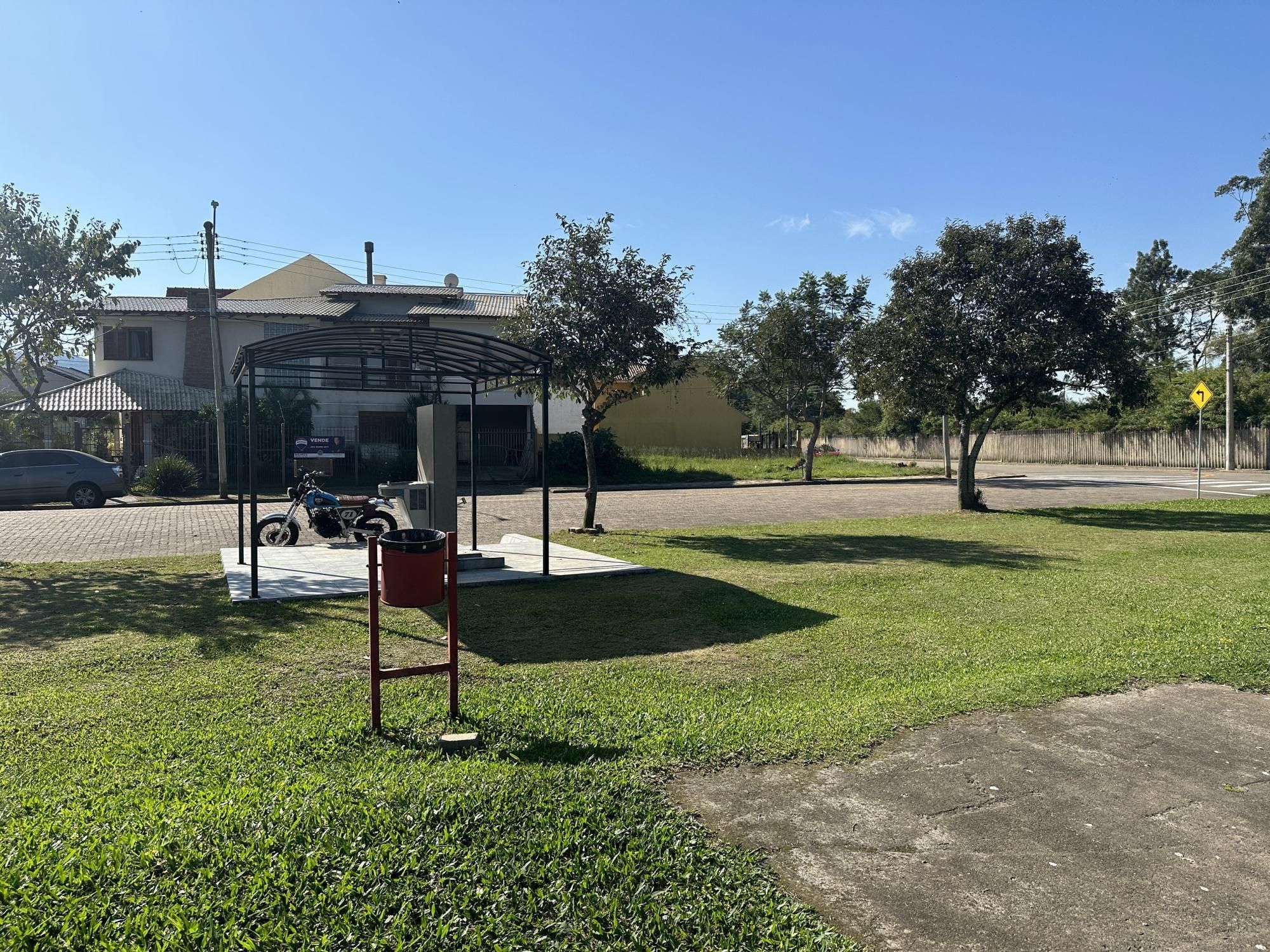 Casa em Porto Alegre, no bairro Hípica, com 3 dormitório(s), e 3 banheiros, à venda. — foto 35