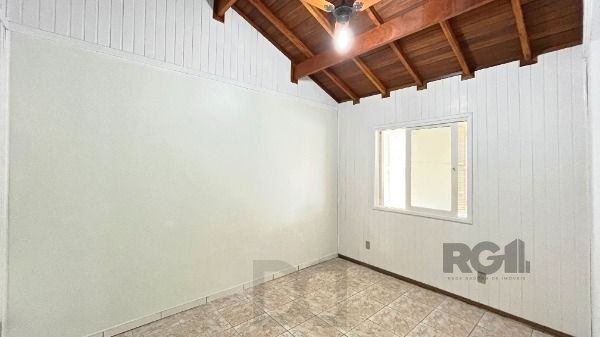 Casa em Porto Alegre, no bairro Guarujá, com 2 dormitório(s), e 2 banheiros, à venda. — foto 11
