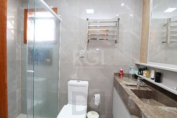 Casa em Porto Alegre, no bairro Hípica, com 3 dormitório(s), e 3 banheiros, à venda. — foto 35