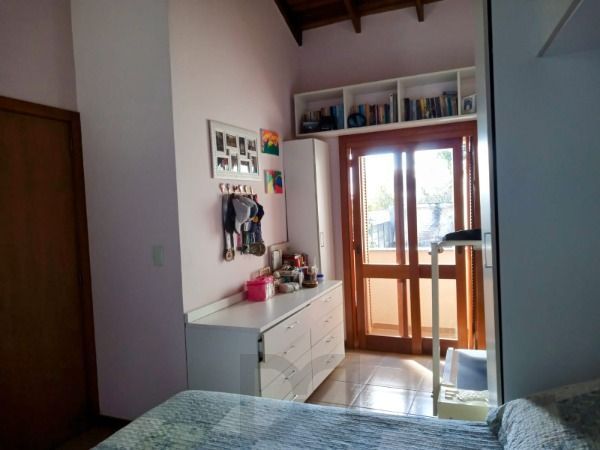 Casa em Porto Alegre, no bairro Teresópolis, com 2 dormitório(s), e 2 banheiros, à venda. — foto 8