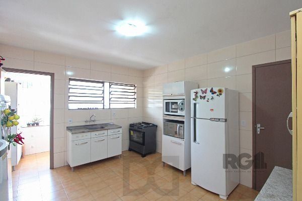 Predio em Porto Alegre, no bairro Hípica, e 0 banheiros, à venda. — foto 24