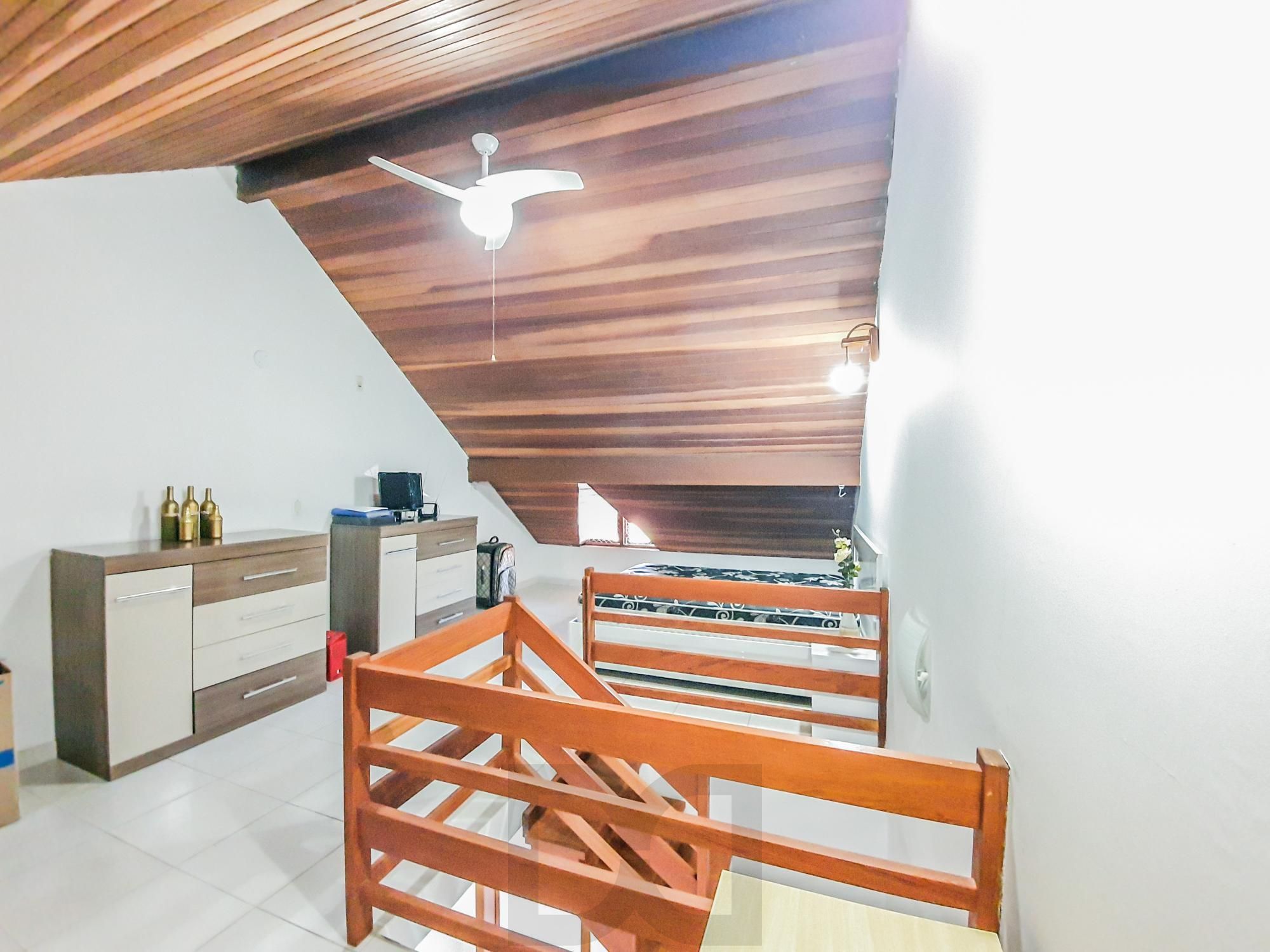Otimo sobrado com 3 dormitórios sendo 2 suites no bairro Guaruja — foto 34