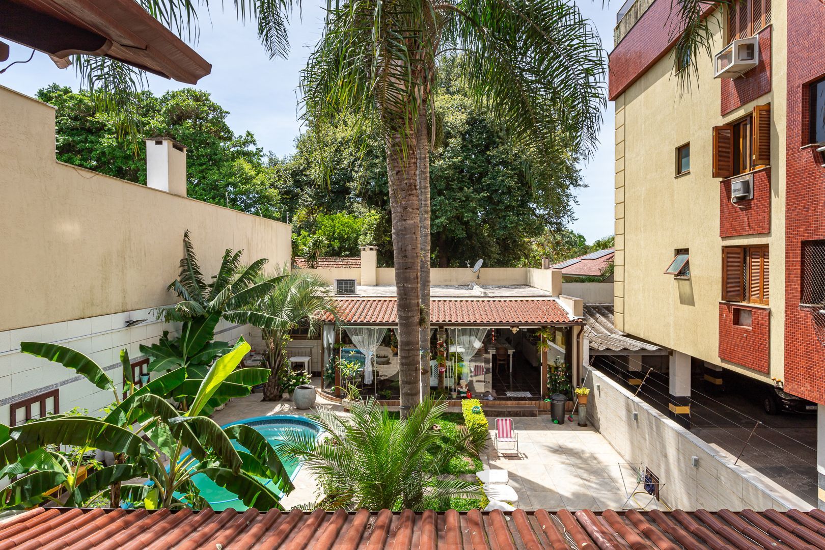 Casa de 272m², 4 dormitórios, 2 suítes e 4 vagas de garagem, no bairro Ipanema, próxima à orla do Guaíba. — foto 53