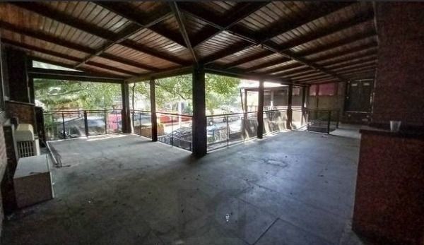 Casa Comercial em Porto Alegre, no bairro Moinhos de Vento, e 0 banheiros, à venda. — foto 10