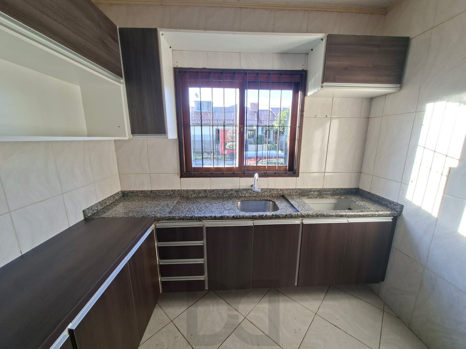 Hípica-Sobrado com 2 Dormitórios e Pátio nos Fundos- Venda!! — foto 7
