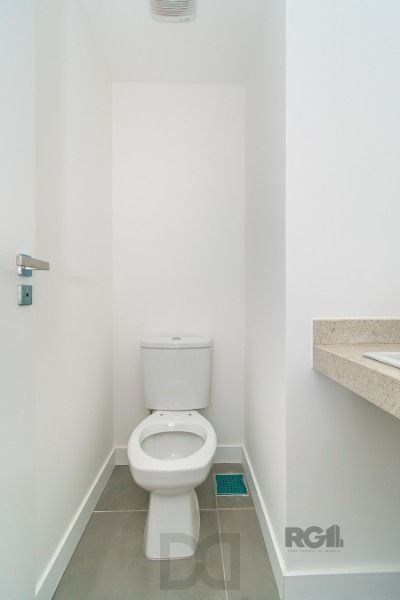 Conjunto/Sala em Porto Alegre, no bairro Tristeza, e 0 banheiros, à venda. — foto 8