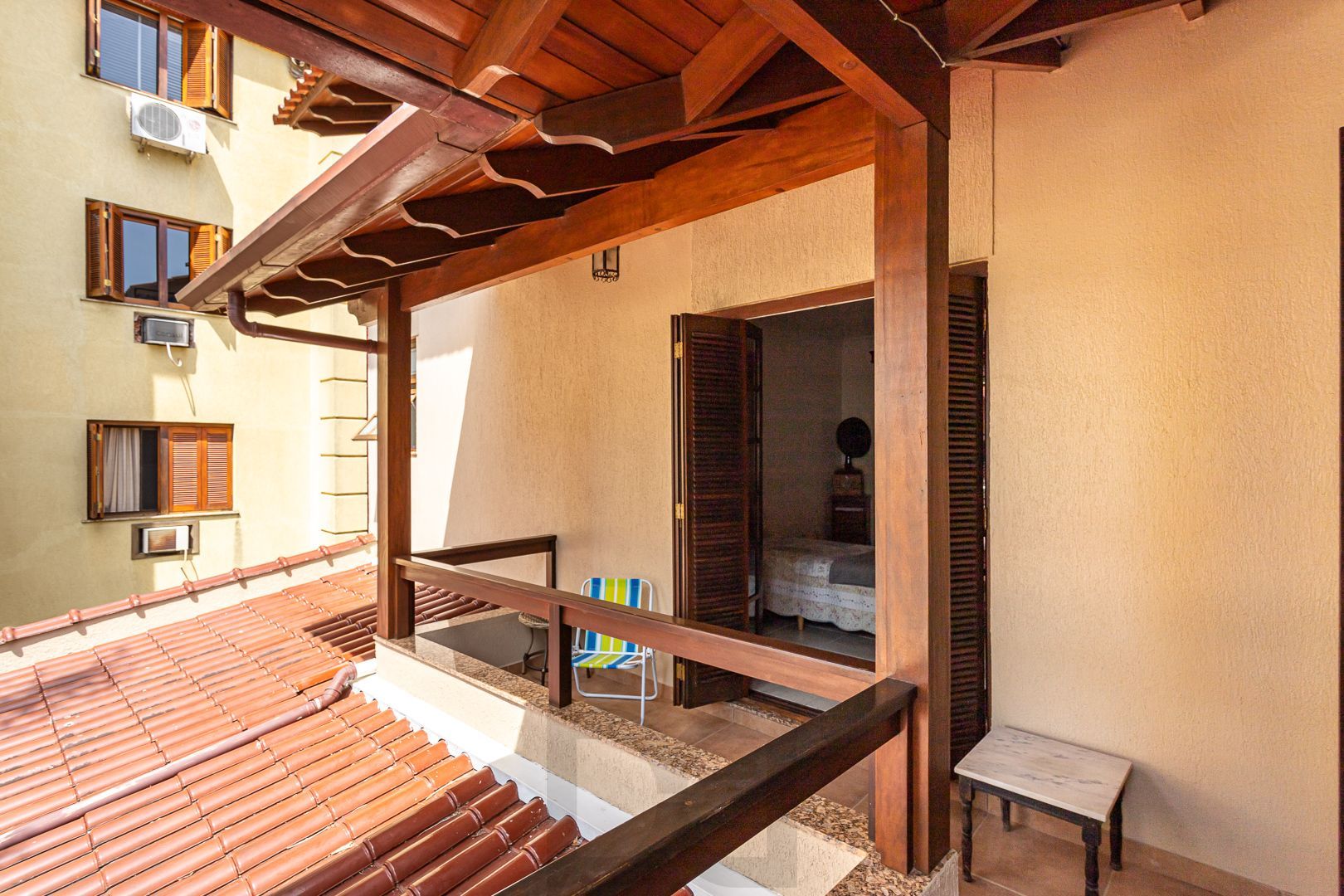 Casa de 272m², 4 dormitórios, 2 suítes e 4 vagas de garagem, no bairro Ipanema, próxima à orla do Guaíba. — foto 52