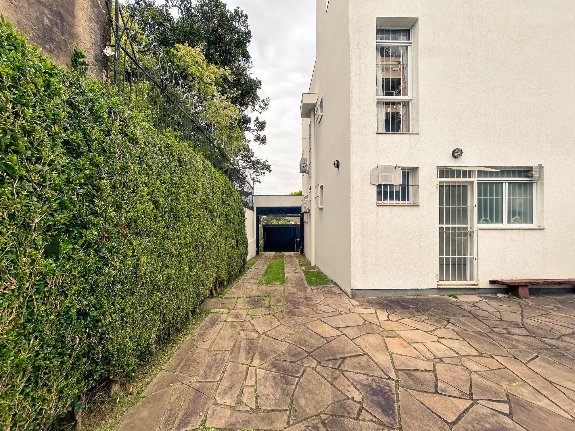Casa em Porto Alegre, no bairro Espírito Santo, com 3 dormitório(s), e 3 banheiros, à venda. — foto 34