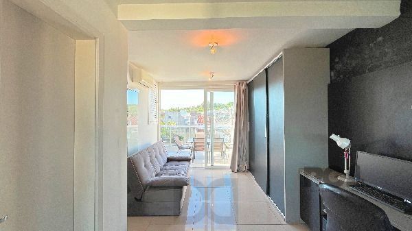 Casa em Porto Alegre, no bairro Hípica, com 3 dormitório(s), e 3 banheiros, à venda. — foto 47