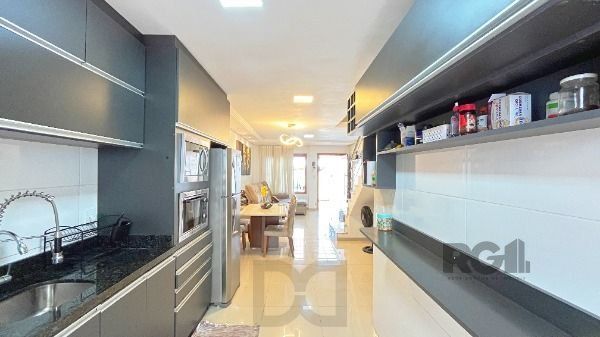Casa em Porto Alegre, no bairro Guarujá, com 2 dormitório(s), e 2 banheiros, à venda. — foto 12