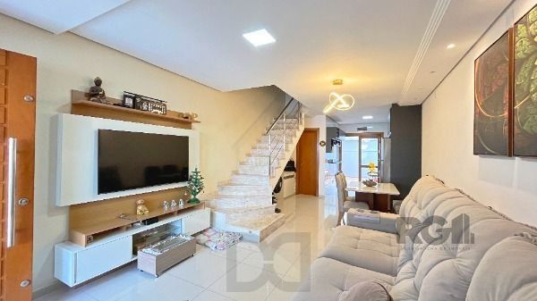Casa em Porto Alegre, no bairro Guarujá, com 2 dormitório(s), e 2 banheiros, à venda. — foto 5