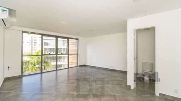 Conjunto/Sala em Porto Alegre, no bairro Tristeza, e 0 banheiros, à venda. — foto 22