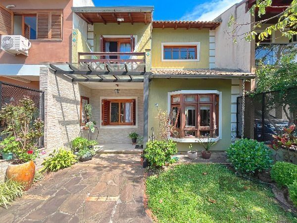 Casa em Porto Alegre, no bairro Hípica, com 3 dormitório(s), e 2 banheiros, à venda. — foto 1