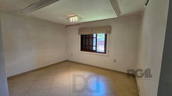 Casa térrea 3 dormitórios + escritório espaço gourmet e piscina terreno 11,00 x 40,00 bairro Camaquã ! — foto 8