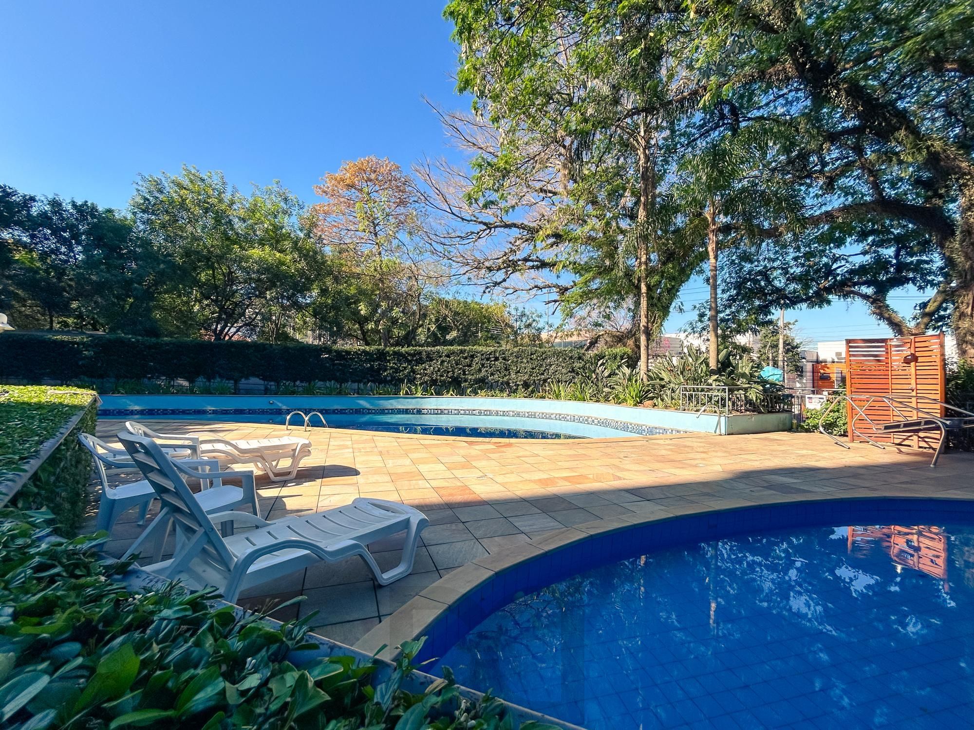 Apartamento mobiliado de 2 dormitórios com 1 suíte no bairro Cristal — foto 33
