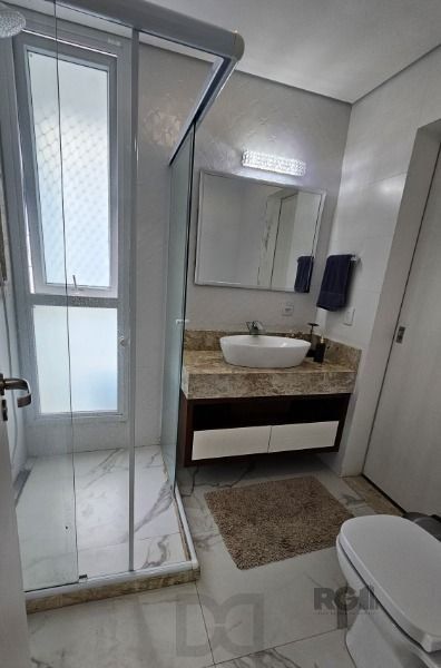 Casa em Porto Alegre, no bairro Hípica, com 3 dormitório(s), e 3 banheiros, à venda. — foto 35