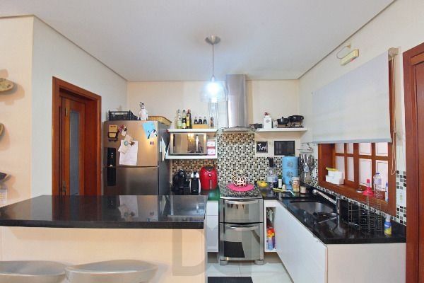 Casa em Porto Alegre, no bairro Hípica, com 3 dormitório(s), e 3 banheiros, à venda. — foto 13