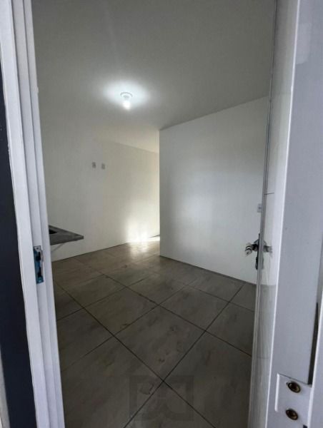 Predio em Porto Alegre, no bairro Hípica, à venda. — foto 3