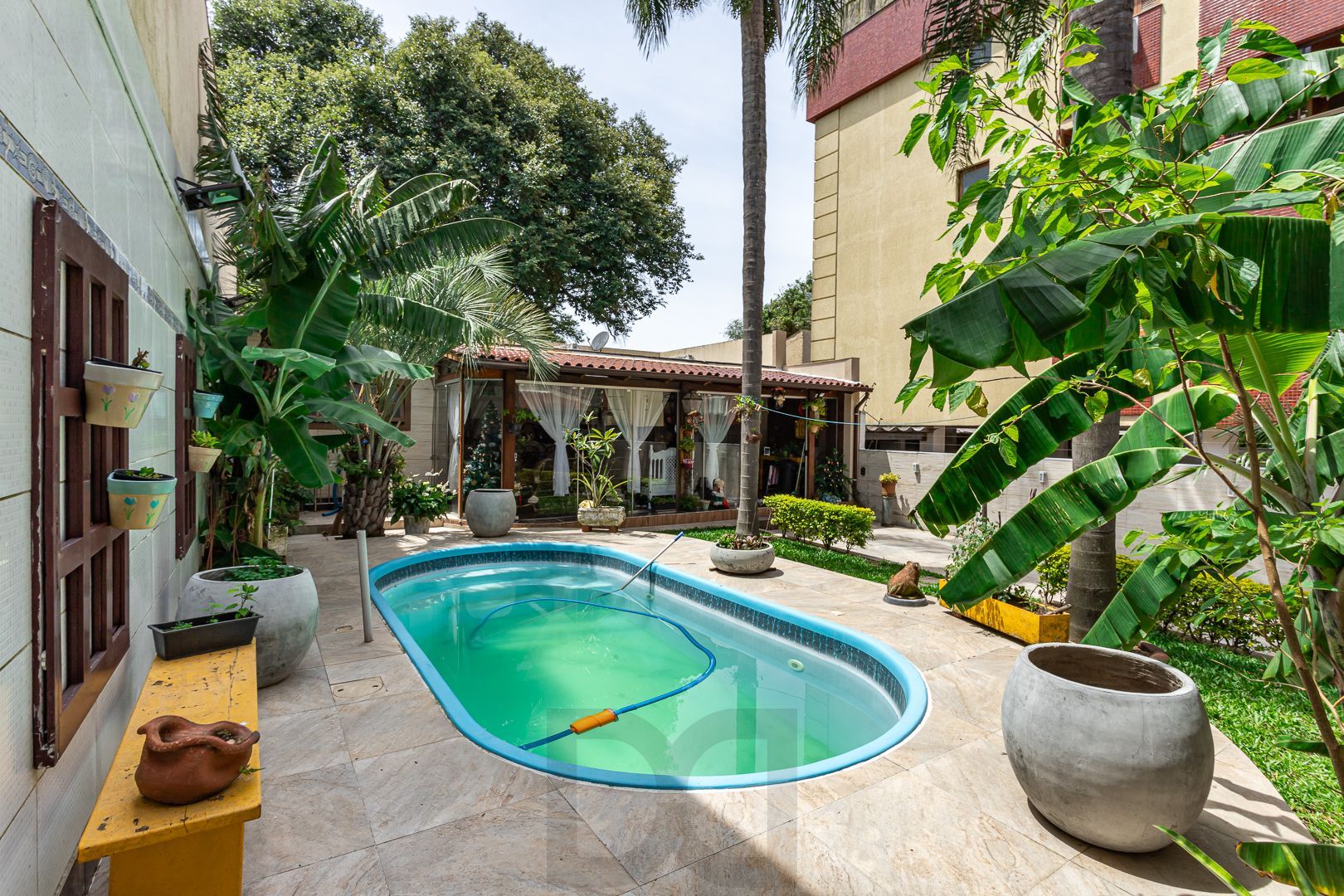 Casa de 272m², 4 dormitórios, 2 suítes e 4 vagas de garagem, no bairro Ipanema, próxima à orla do Guaíba. — foto 59