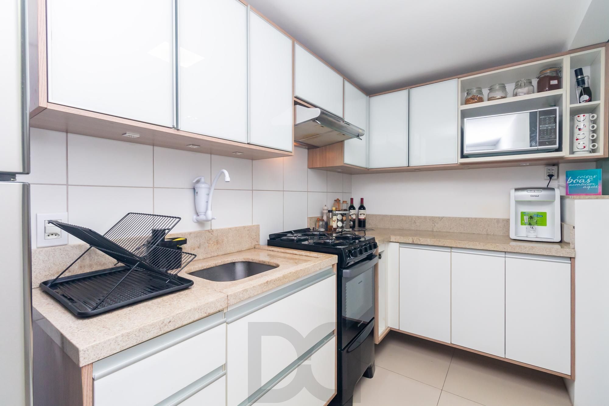 Excelente apartamento 2 dormitórios semi mobiliado — foto 7