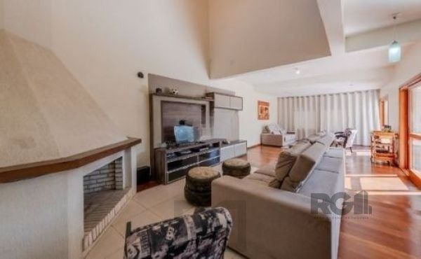 Casa em Porto Alegre, no bairro Aberta dos Morros, com 4 dormitório(s), e 4 banheiros, à venda. — foto 2