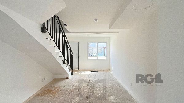 Casa em Porto Alegre, no bairro Vila Nova, com 2 dormitório(s), e 2 banheiros, à venda. — foto 2
