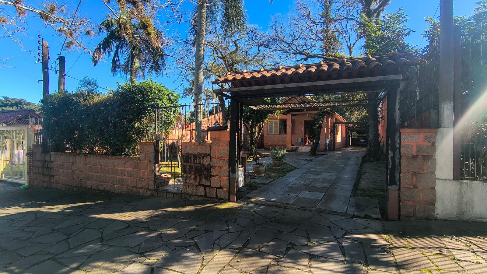 Casa a venda de 3 dormitórios no bairro Guarujá — foto 1