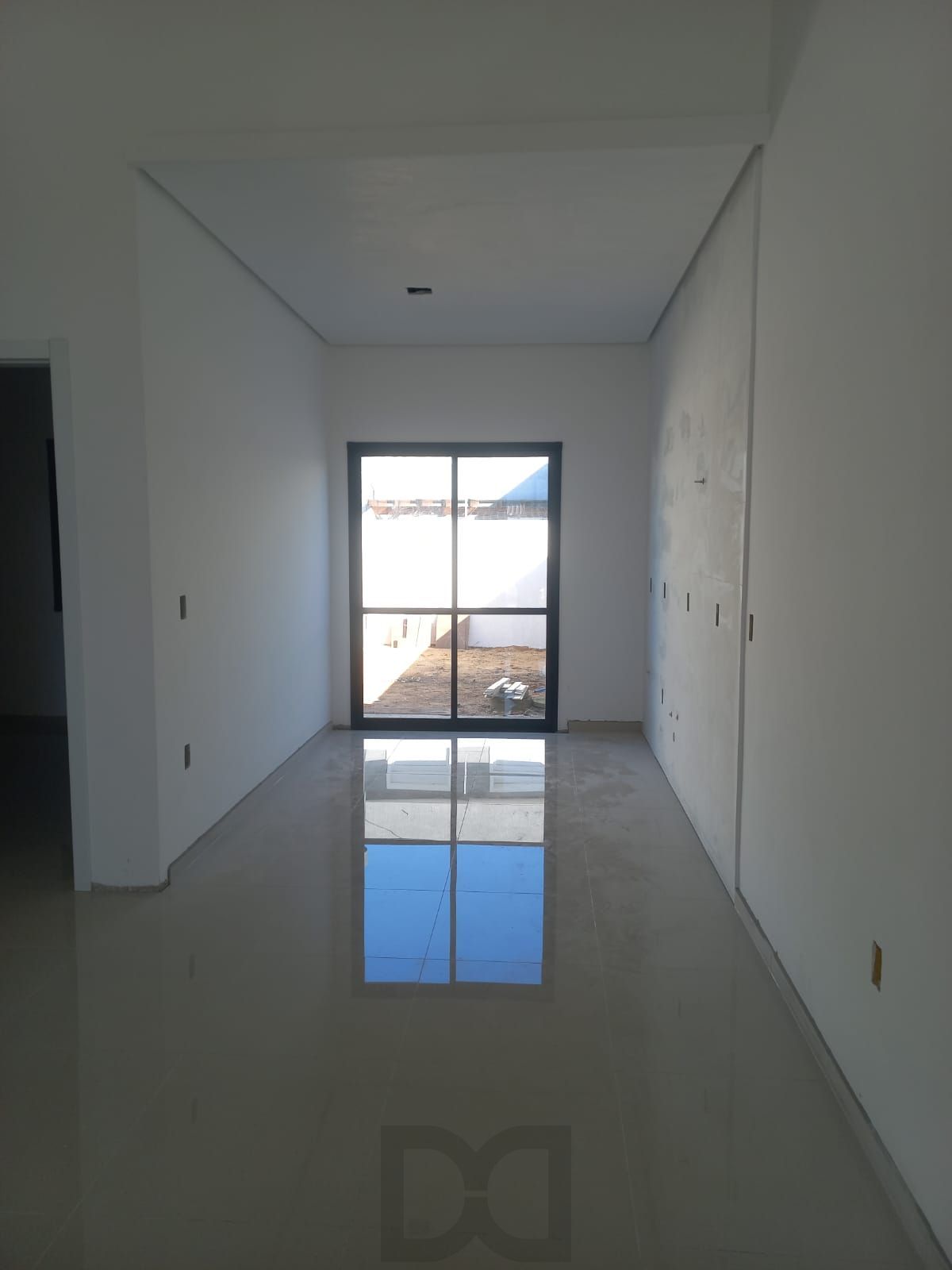 Casa nova térrea 2 dormitórios com suíte e pátio - em construção. — foto 3