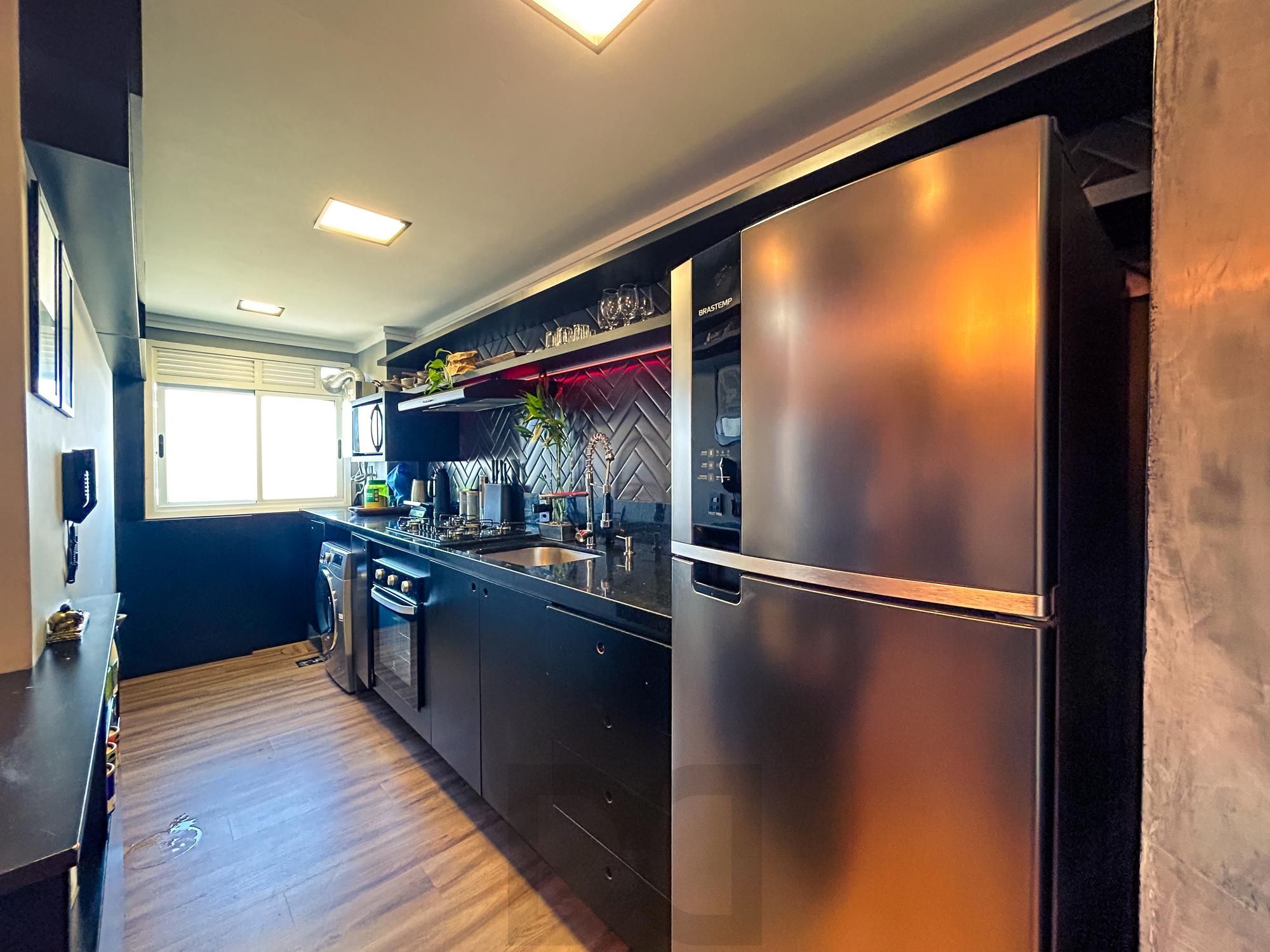 Apartamento mobiliado de 2 dormitórios com 1 suíte no bairro Cristal — foto 15