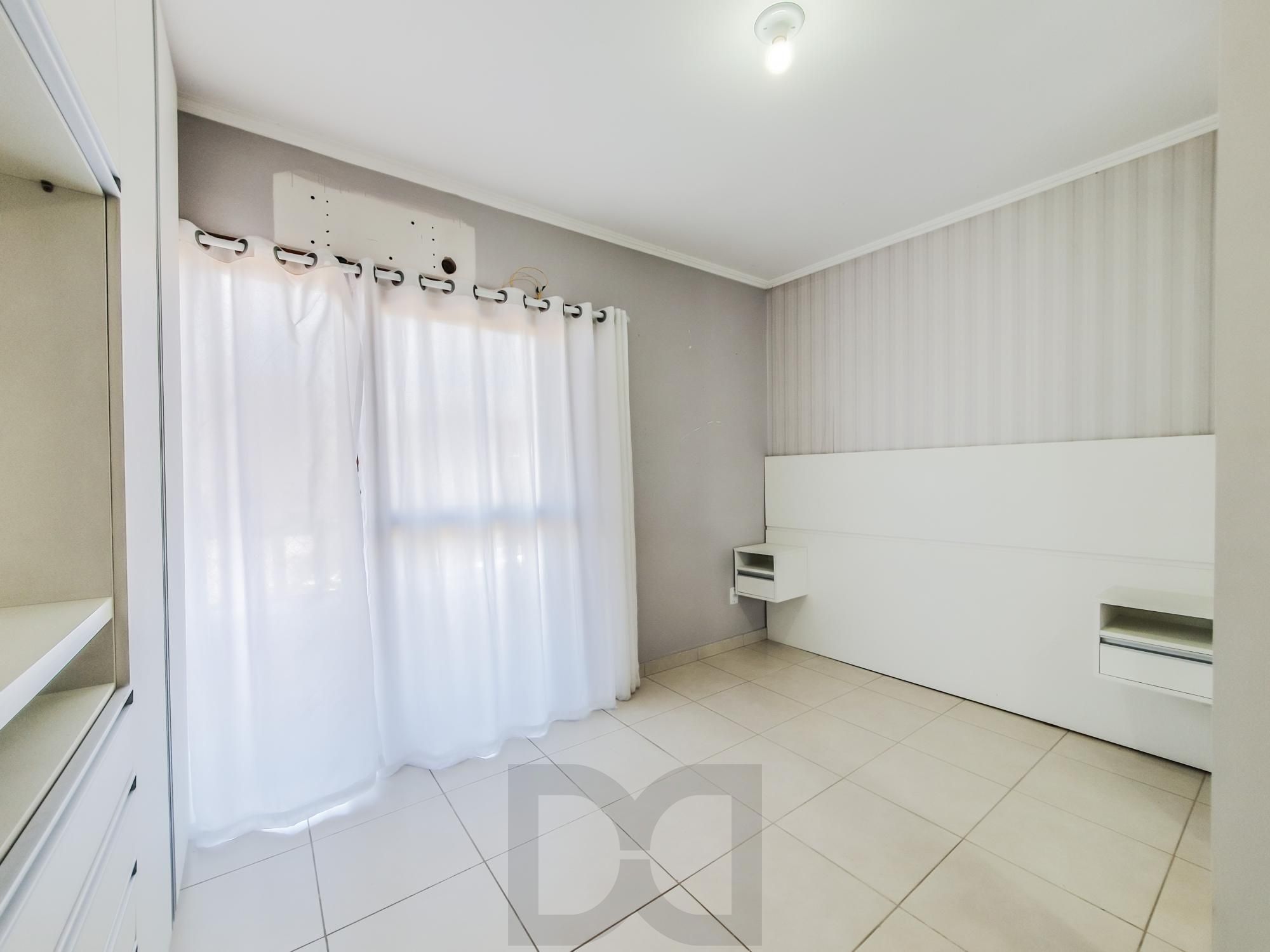 Otimo sobrado com 3 dormitórios sendo 2 suites no bairro Guaruja — foto 22