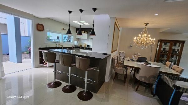 Casa em Porto Alegre, no bairro Hípica, com 3 dormitório(s), e 3 banheiros, à venda. — foto 17
