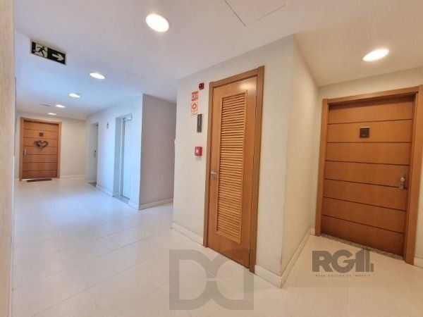 Apartamento em Porto Alegre, no bairro Cavalhada, com 3 dormitório(s), e 3 banheiros, à venda. — foto 26