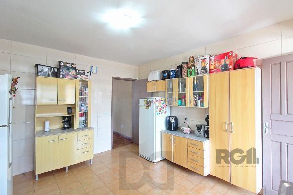 Predio em Porto Alegre, no bairro Hípica, e 0 banheiros, à venda. — foto 25