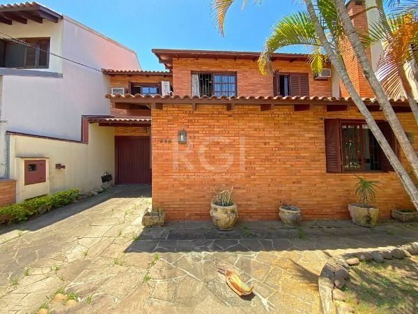 Casa em Porto Alegre, no bairro Ipanema, com 3 dormitório(s), e 3 banheiros, à venda. — foto 4
