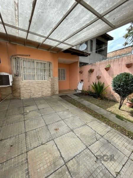 Casa em Porto Alegre, no bairro Hípica, com 2 dormitório(s), e 2 banheiros, à venda. — foto 1