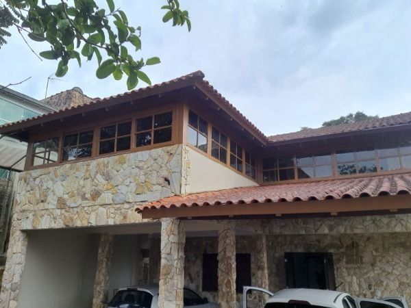 Casa em Porto Alegre, no bairro Vila Nova, com 4 dormitório(s), e 4 banheiros, à venda. — foto 1
