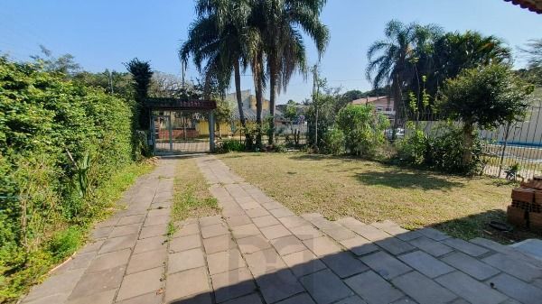 Casa em Porto Alegre, no bairro Espírito Santo, com 4 dormitório(s), e 4 banheiros, à venda. — foto 2