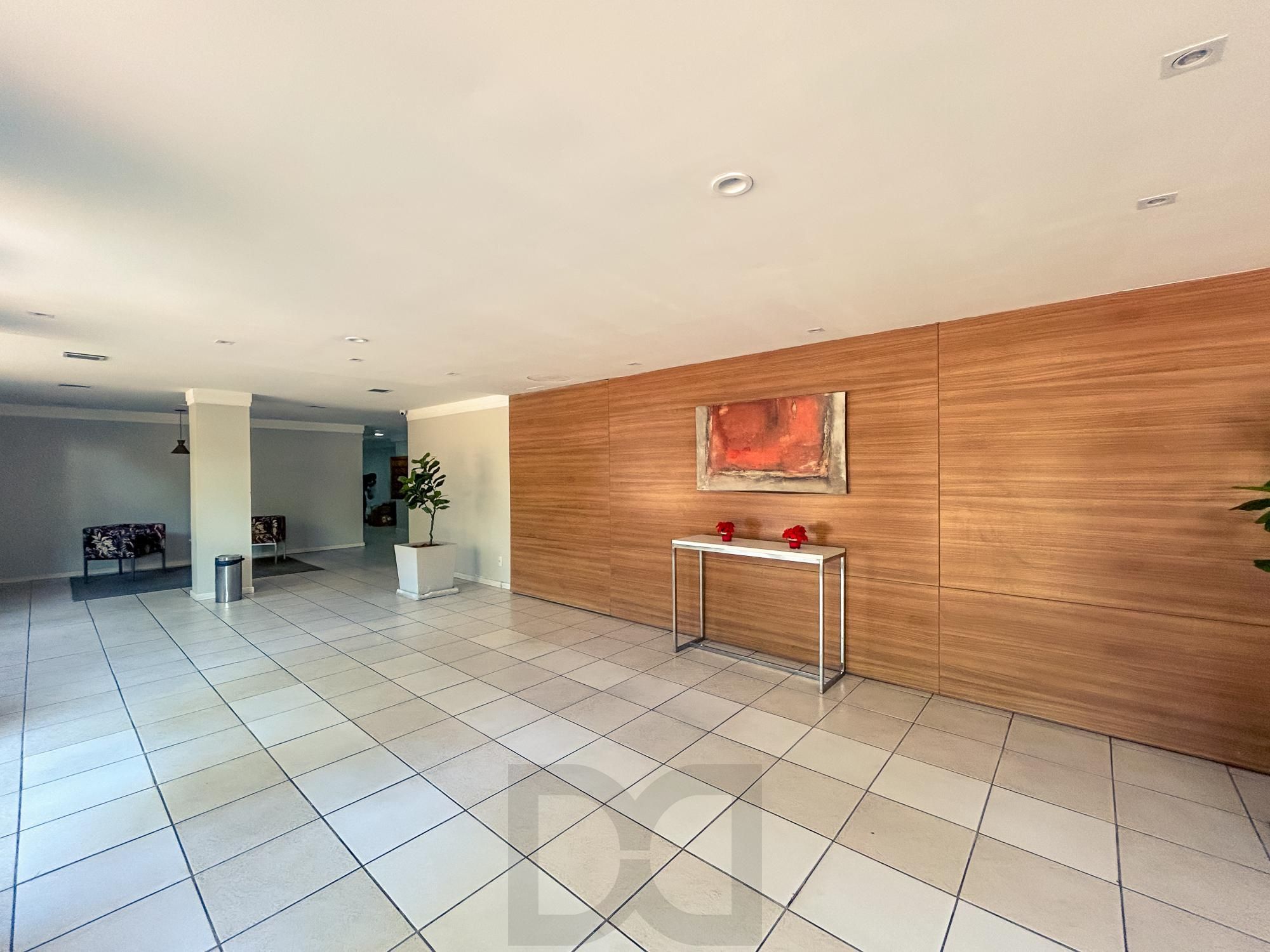 Apartamento mobiliado de 2 dormitórios com 1 suíte no bairro Cristal — foto 32