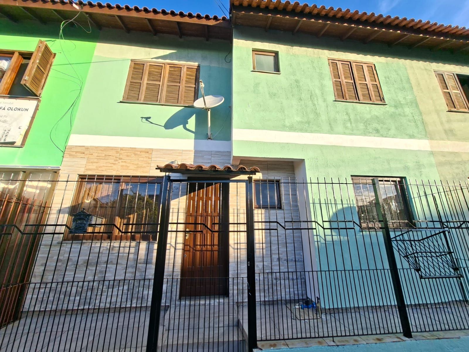 Hípica-Sobrado com 2 Dormitórios e Pátio nos Fundos- Venda!! — foto 1