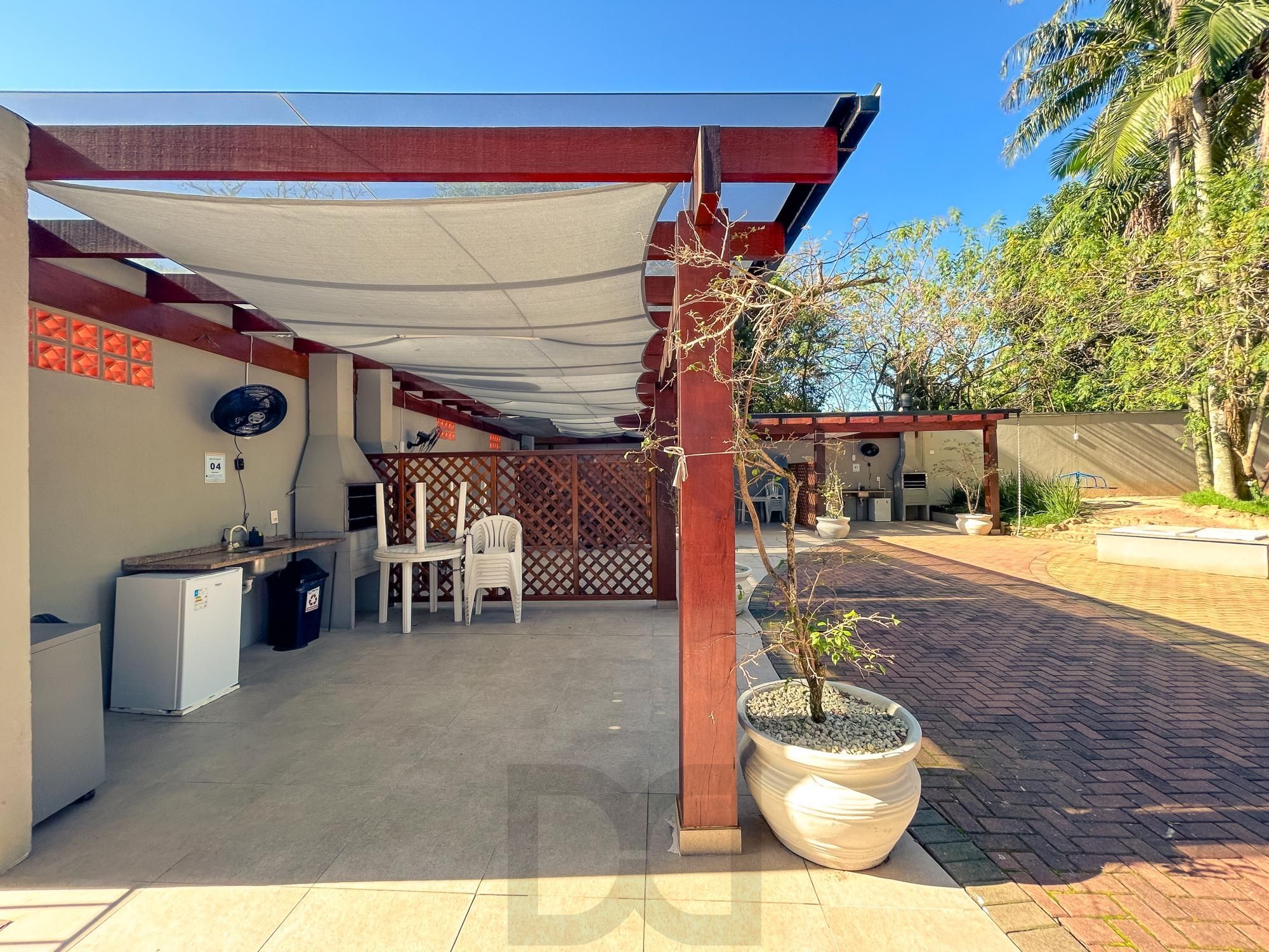 Apartamento mobiliado de 2 dormitórios com 1 suíte no bairro Cristal — foto 30