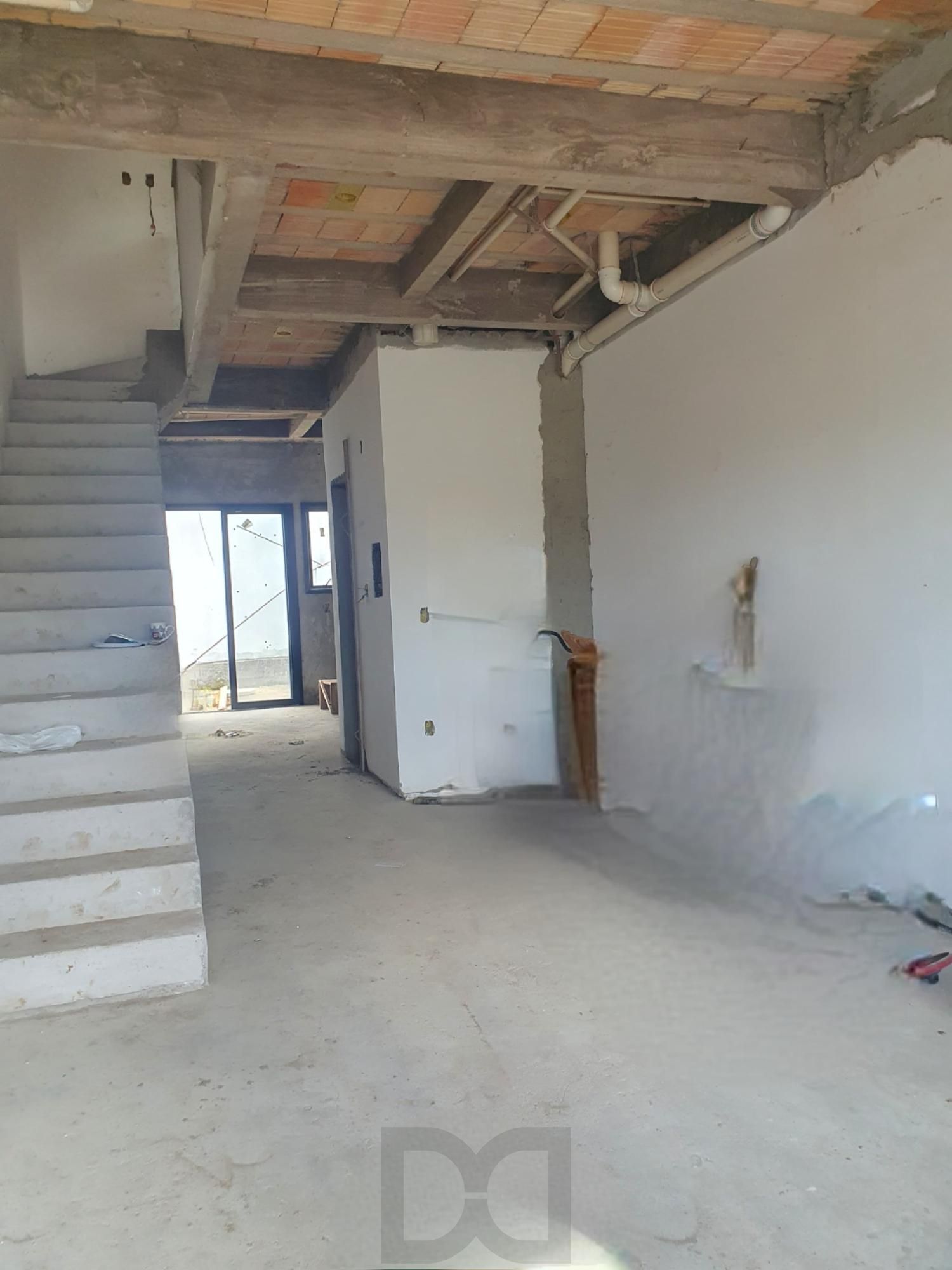 Casa em Porto Alegre, no bairro Hípica, com 2 dormitório(s), e 2 banheiros, à venda. — foto 2