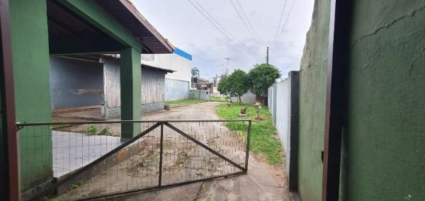 Casa em Porto Alegre, no bairro Belém Novo, com 2 dormitório(s), e 2 banheiros, à venda. — foto 1