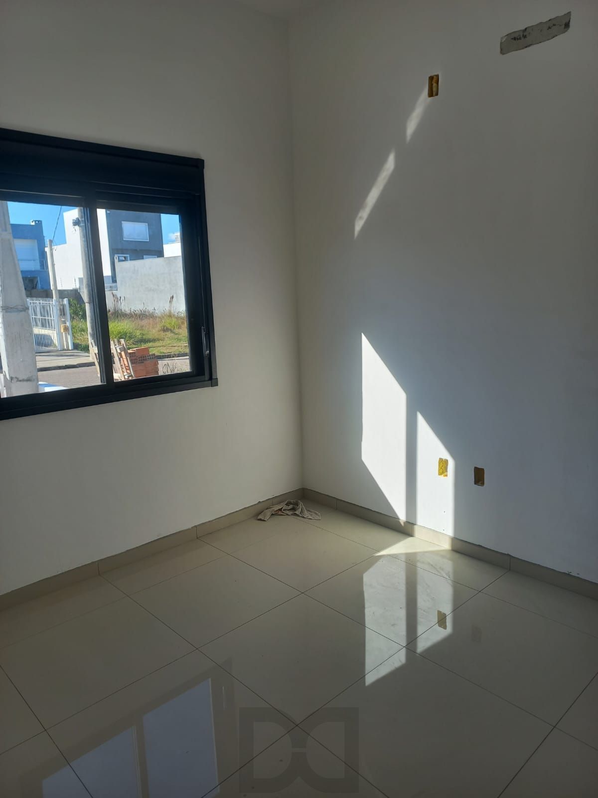 Casa nova térrea 2 dormitórios com suíte e pátio - em construção. — foto 4