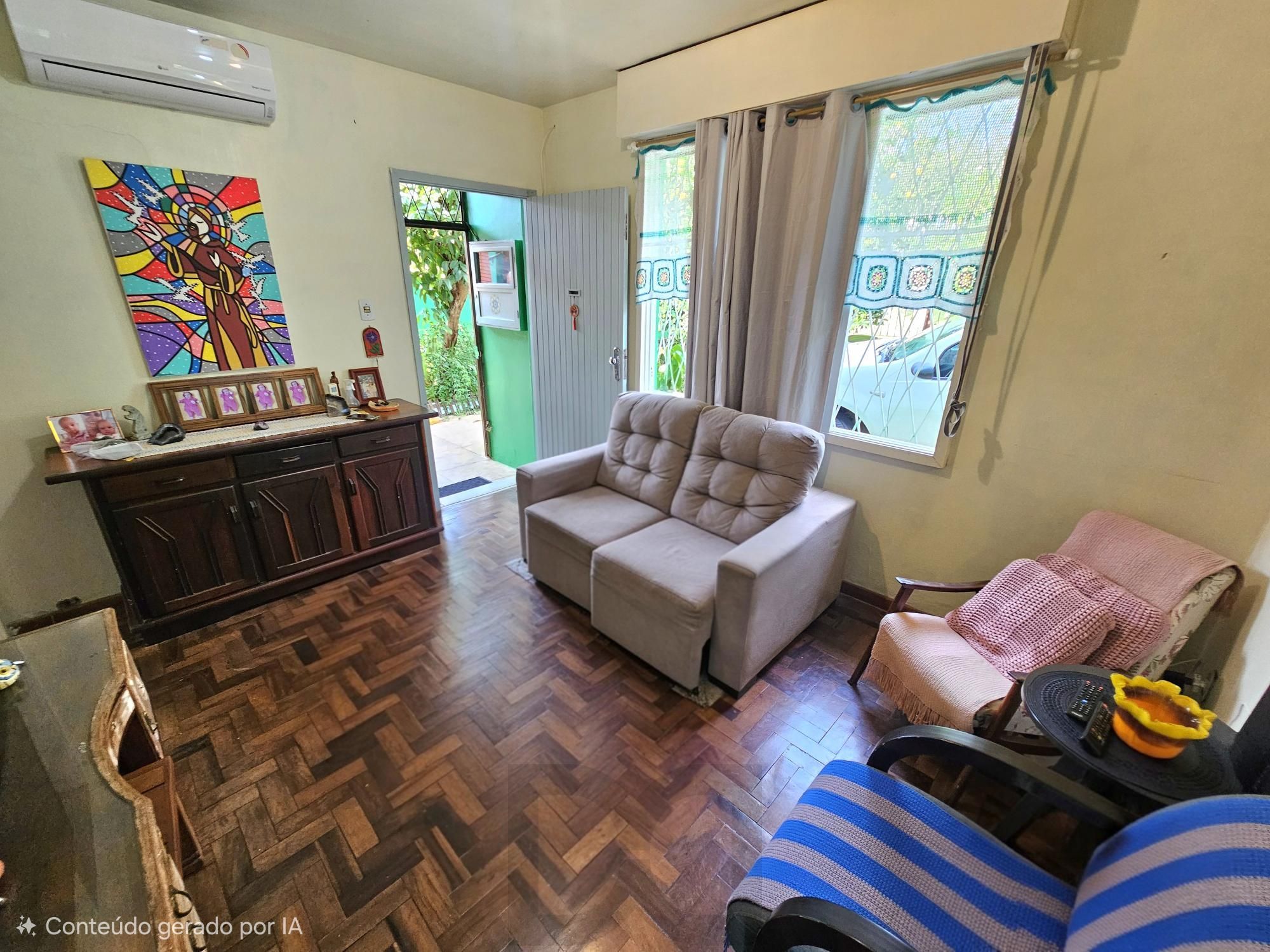 Casa 3 dormitórios e edícula com churrasqueira no bairro Medianeira ! — foto 3