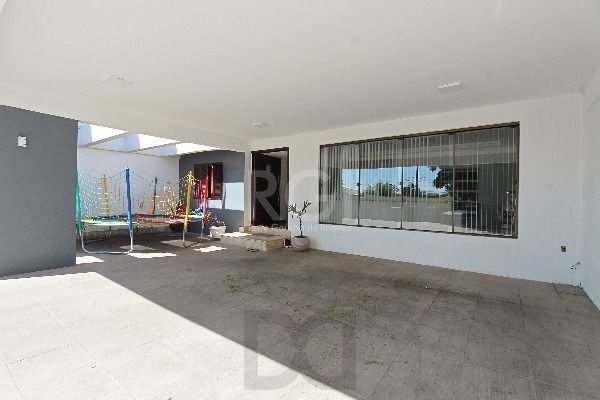 Casa para Venda - 400m², 4 dormitórios, sendo 2 suites, 4 vagas - Guarujá — foto 4
