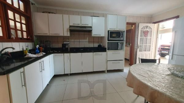 Casa em Porto Alegre, no bairro Espírito Santo, com 4 dormitório(s), e 4 banheiros, à venda. — foto 7