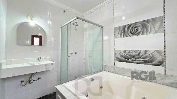 Casa em Porto Alegre, no bairro Hípica, com 3 dormitório(s), e 3 banheiros, à venda. — foto 37
